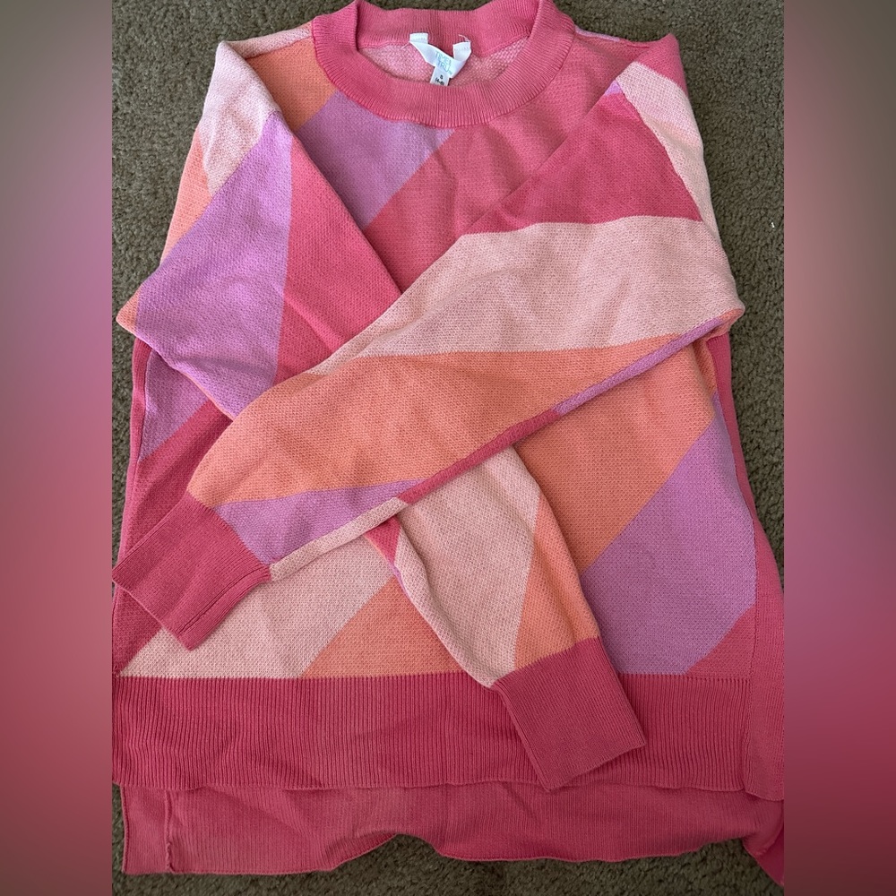Very cute size small sweater NEVER WORN